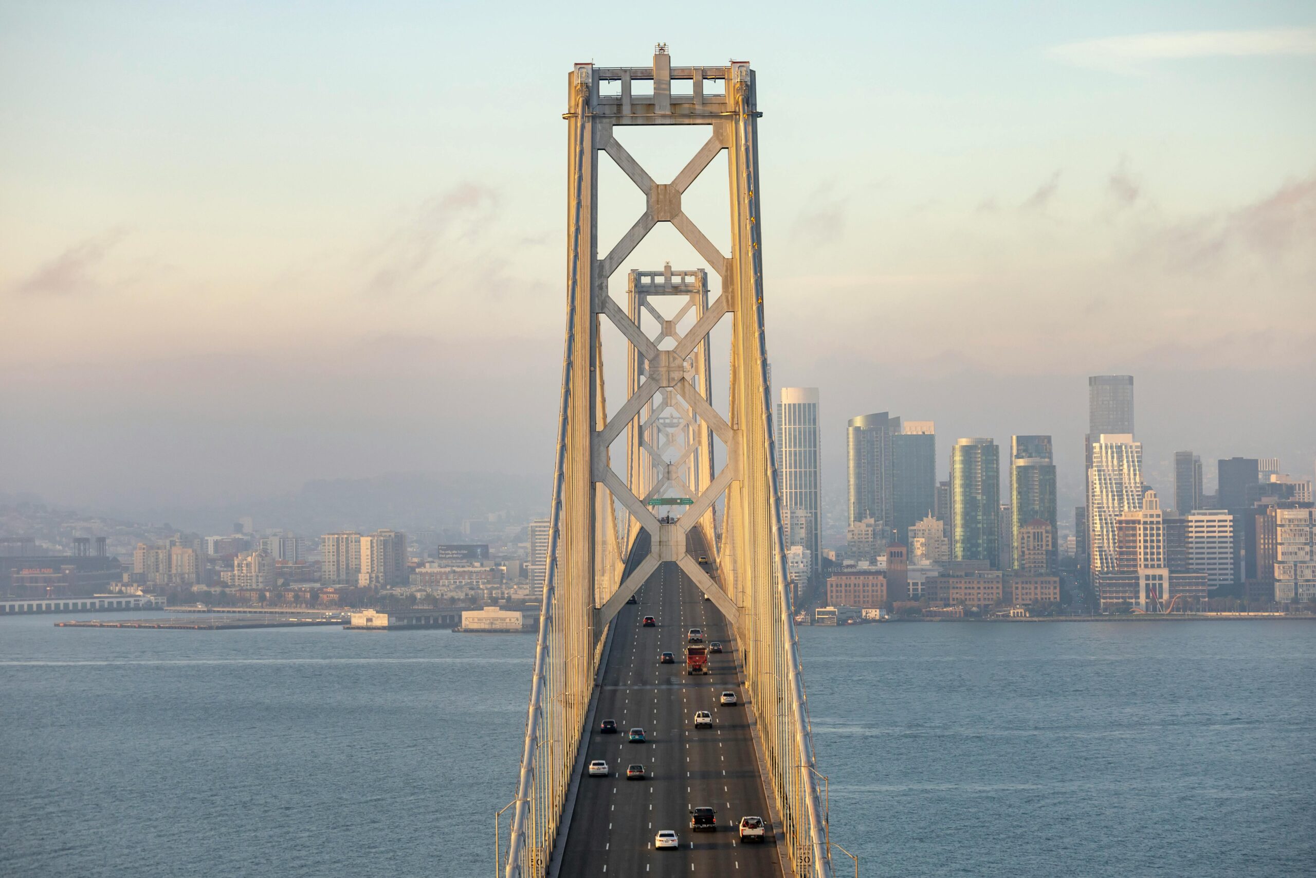 Kostenloses Stock Foto zu abend, architektur, autos